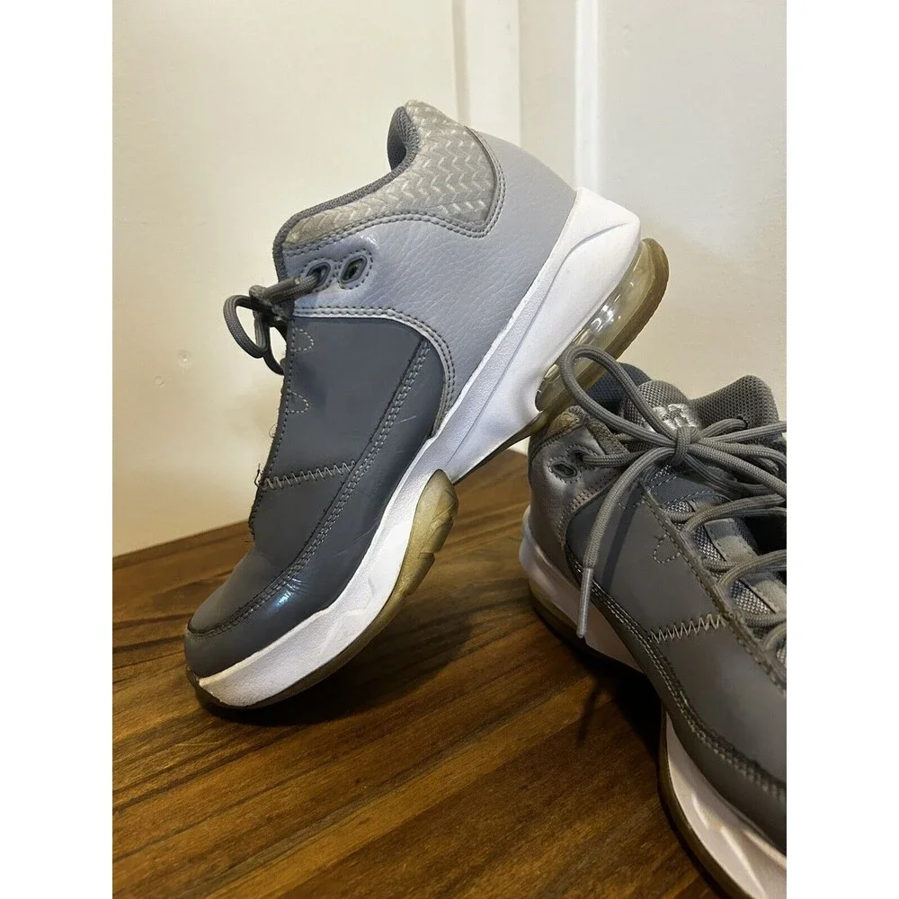 Jordan Max Aura Youth Size 5Y Sneaker Wolf Grey/Cool Grey-White DA8021-005